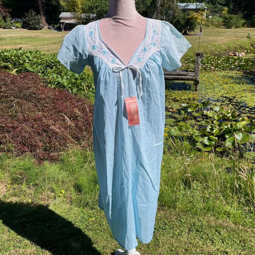 NWT Vintage "Pink Lady" Baby Blue Nightgown – 70s Deadstock Loungewear